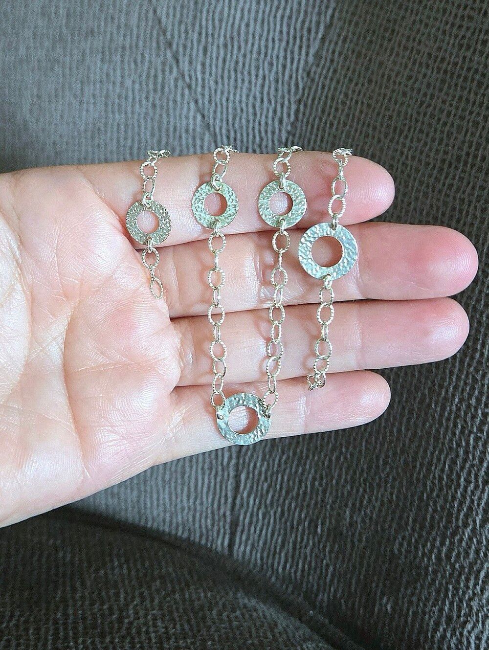 Silver🤍 Stationary Open Circles⭕️ Necklace - NWOT - Picture 14 of 15